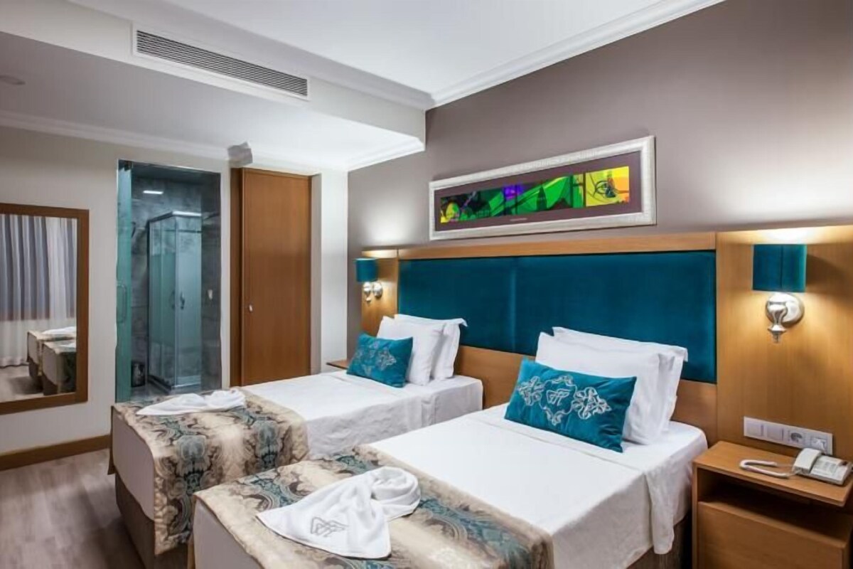 DOUBLE DELUXE ROOM