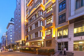 Mặt tiền nơi lưu trú