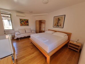 4 bedrooms, memory foam beds, individually decorated - Malena Palace Experience (Split)