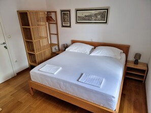 Superior tweepersoonskamer, 1 kingsize bed, uitzicht op de stad | 4 slaapkamers, bedden met traagschuimmatrassen, individueel gedecoreerd