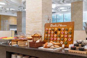 Daily buffet breakfast (CNY 82 per person) - DoubleTree by Hilton Wuxi (Wuxi)