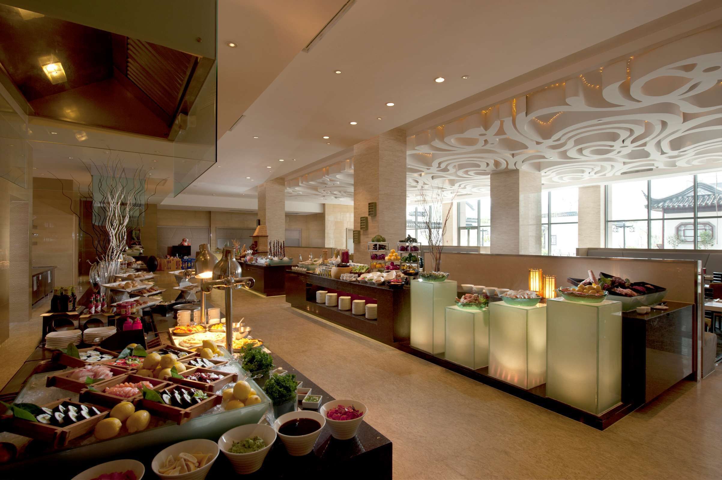 daily buffet breakfast (cny 82 per person)
