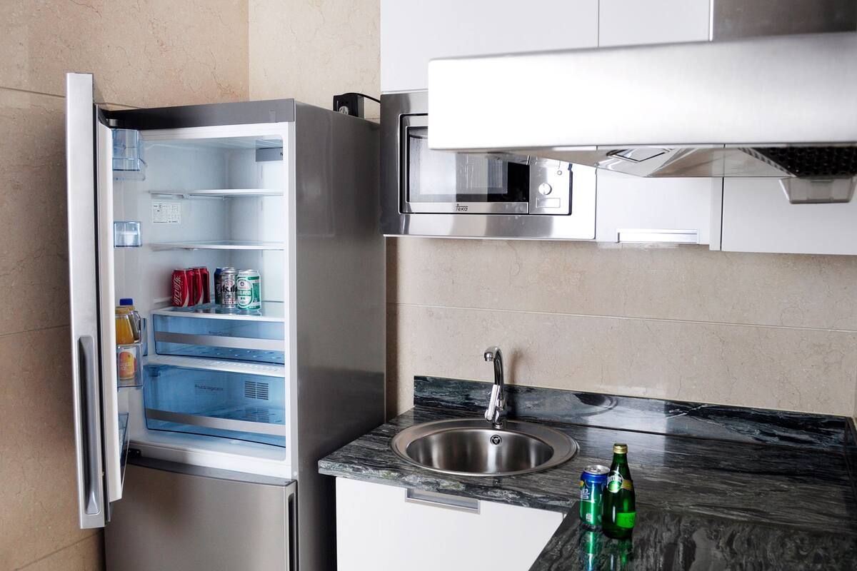 presidential suite | private kitchenette | fridge, cookware/dishes/utensils