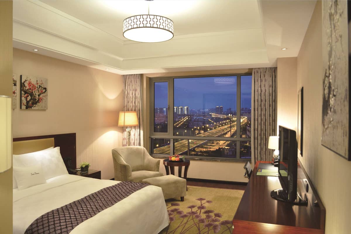 premium bedding, minibar, in-room safe, soundproofing