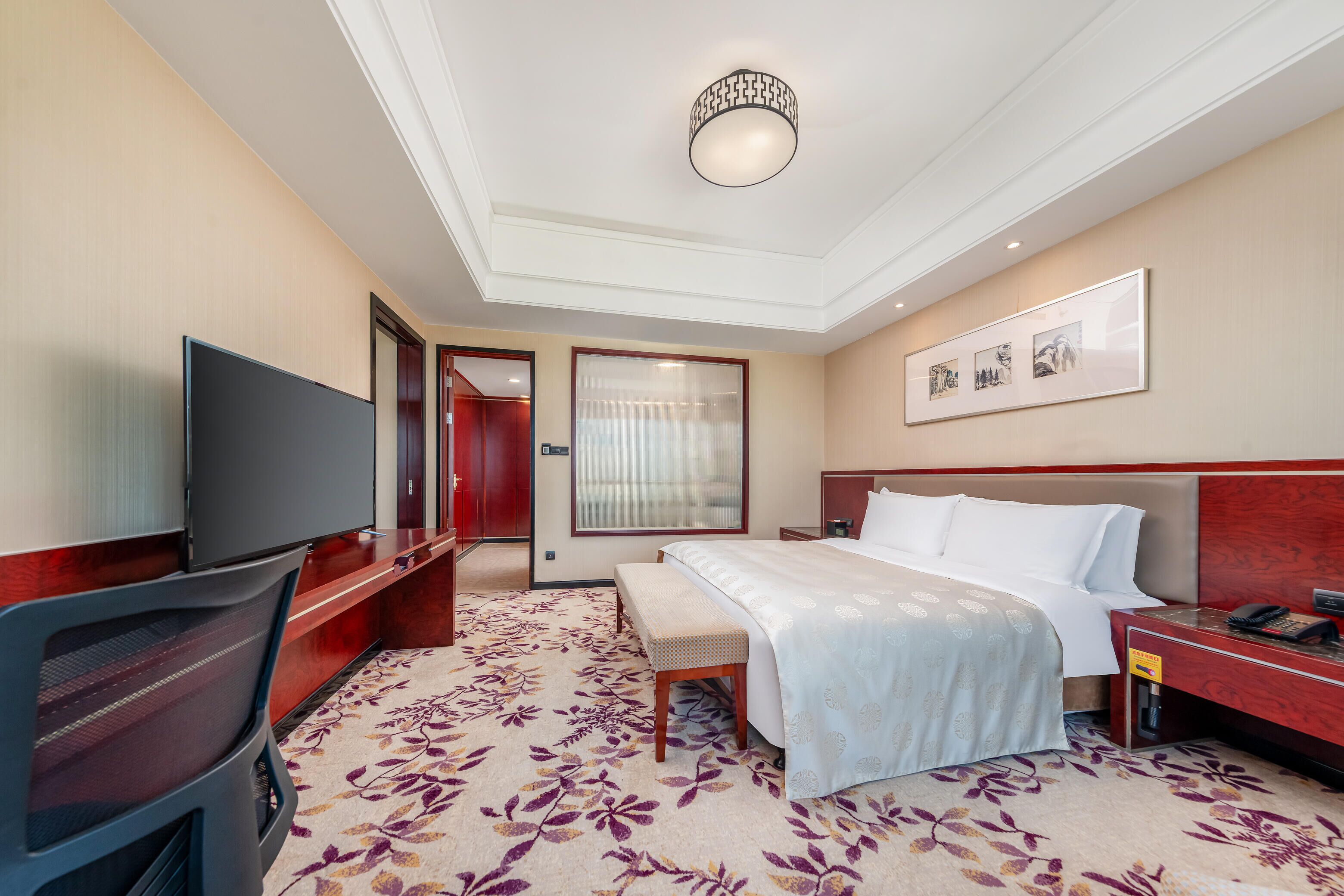 Suite presidencial | Ropa de cama de alta calidad, minibar, caja fuerte