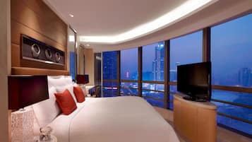Deluxe Suite, 1 Bedroom | Premium bedding, down duvets, minibar, in-room safe