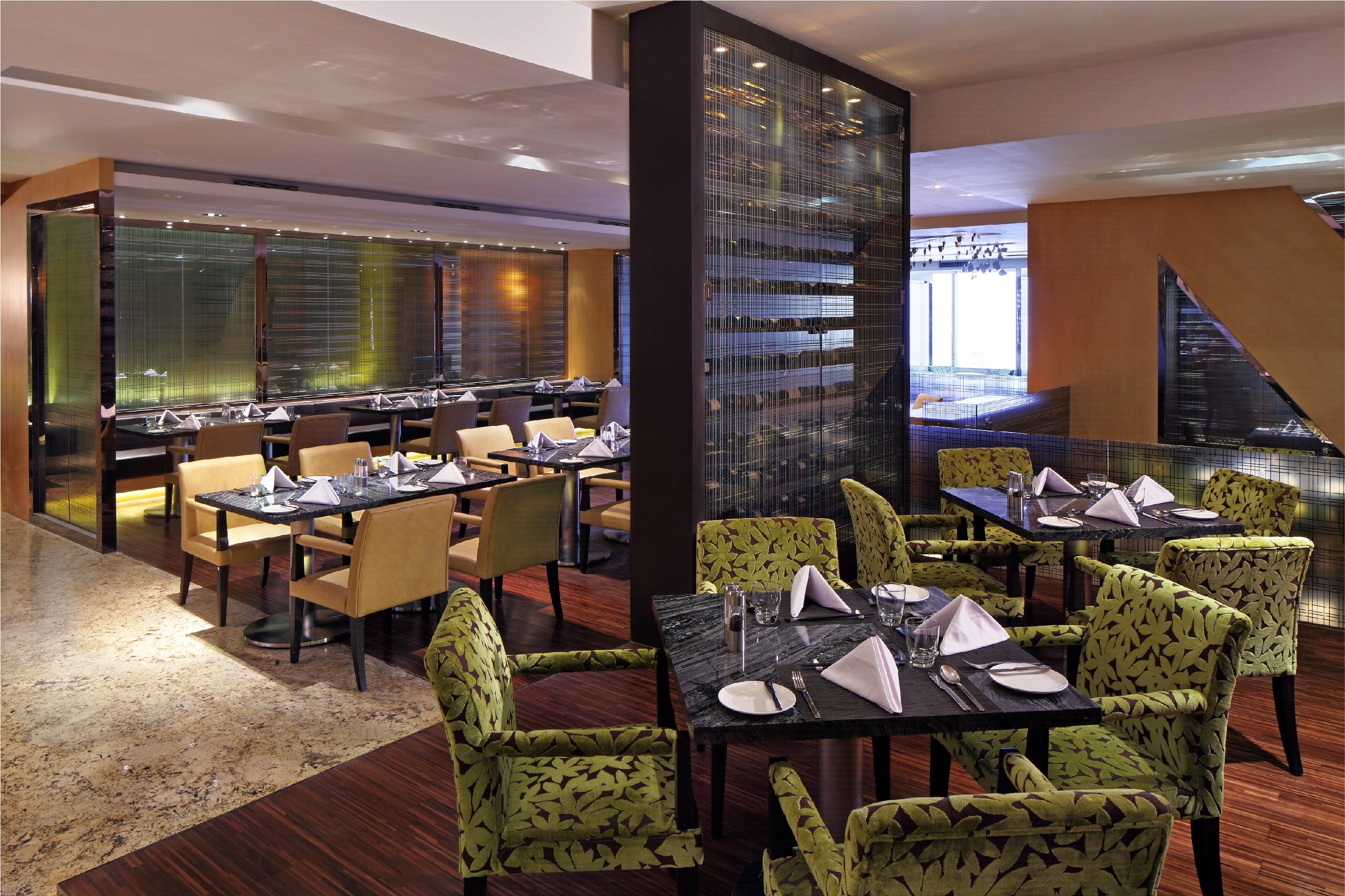 2 restaurants, breakfast, lunch, dinner served; Chinese cuisine 