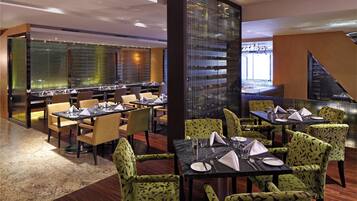 2 restaurants, breakfast, lunch, dinner served; Chinese cuisine