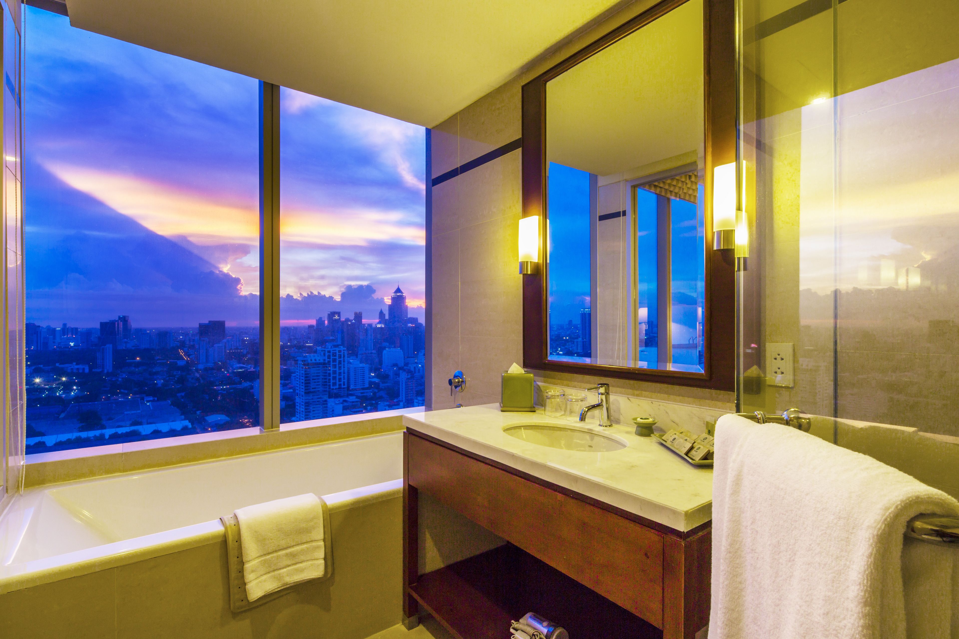 separate bathtub and shower, rainfall showerhead, free toiletries