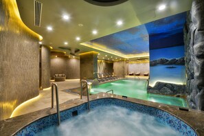 Espace de soins pour les couples, sauna, bain à remous, hammam