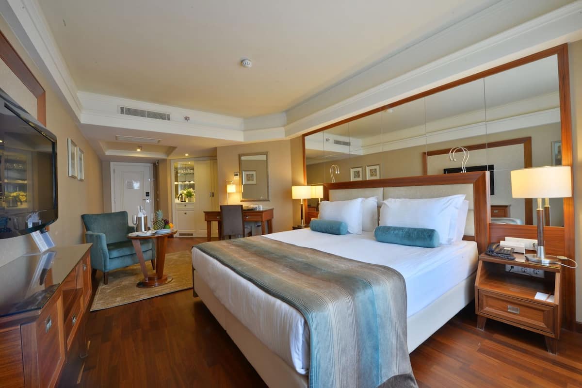 Premium bedding, minibar, in-room safe, desk