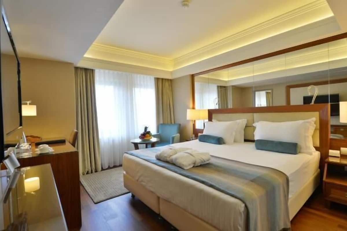 Premium bedding, minibar, in-room safe, desk