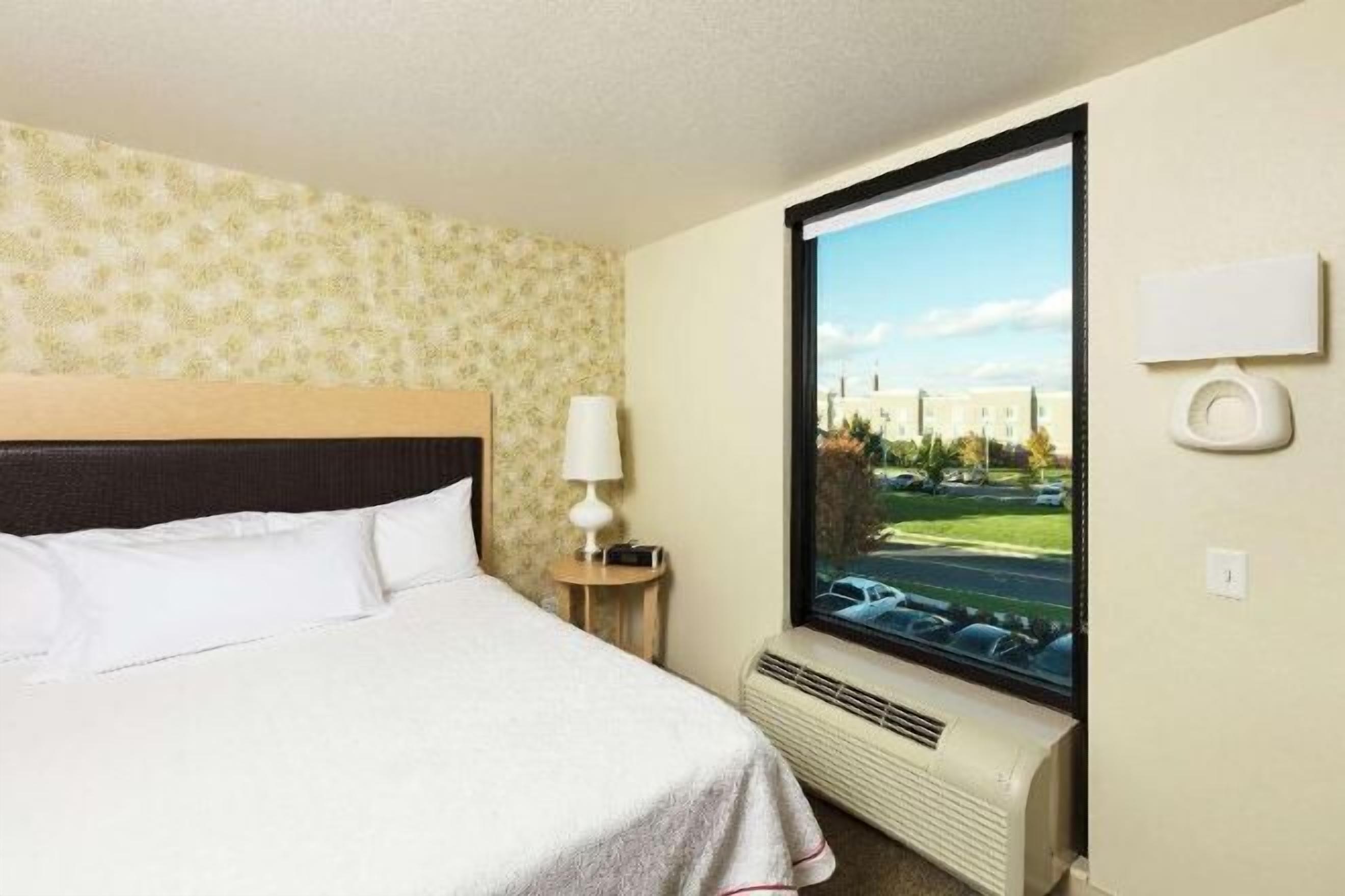 Literie hypoallergénique, bureau, rideaux d’obscurcissement