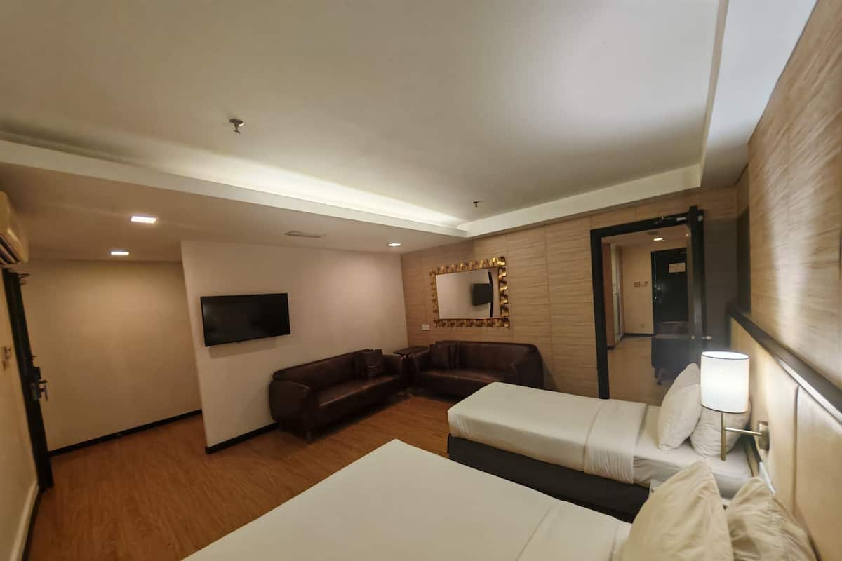 Connecting Room