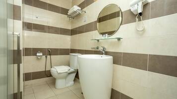 Suite Klub, 1 kamar tidur | Kamar mandi | Shower, pancuran hujan, perlengkapan mandi gratis, dan pengering rambut