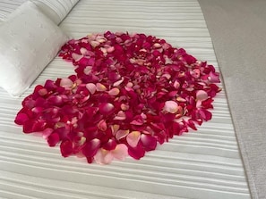 Premium bedding, in-room safe, individually furnished, desk