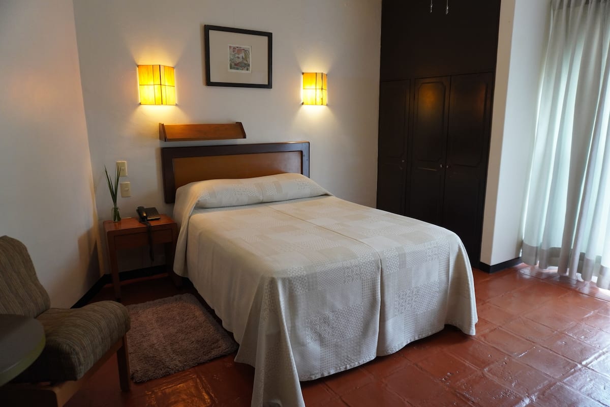 Standard Room | Premium bedding, in-room safe, individually furnished, desk