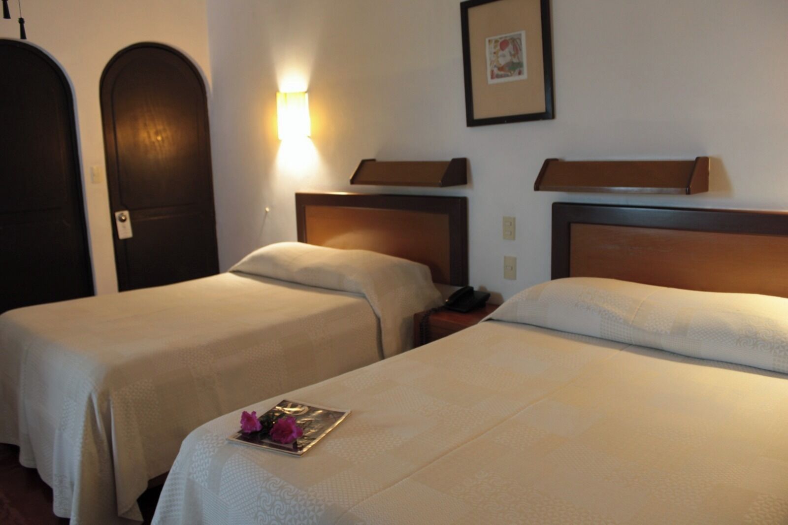 Habitación estándar doble | Ropa de cama de alta calidad, caja fuerte, mobiliario individual