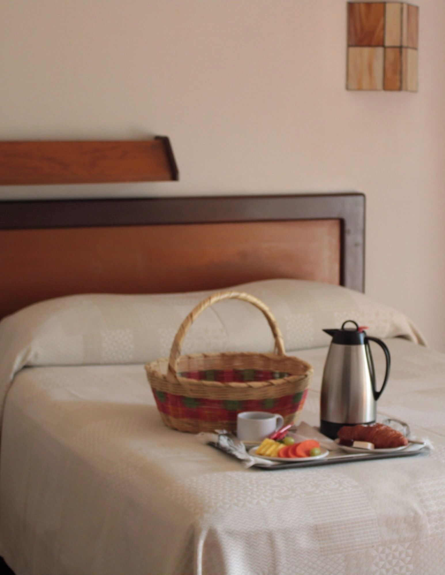 Habitación estándar | Ropa de cama de alta calidad, caja fuerte, mobiliario individual