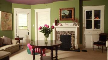 Daily full breakfast (USD 10.00 per person)