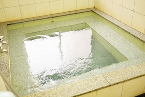 Phòng truyền thống, nệm kiểu Nhật, hút thuốc, phòng tắm dùng chung (9 square meters) | Phòng tắm | Dép đi trong nhà, chậu vệ sinh/vòi rửa, khăn tắm