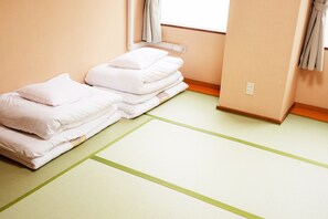 Chambre Tradition, futon japonais, non-fumeurs, salle de bains privée (13 square meters) | Coin séjour