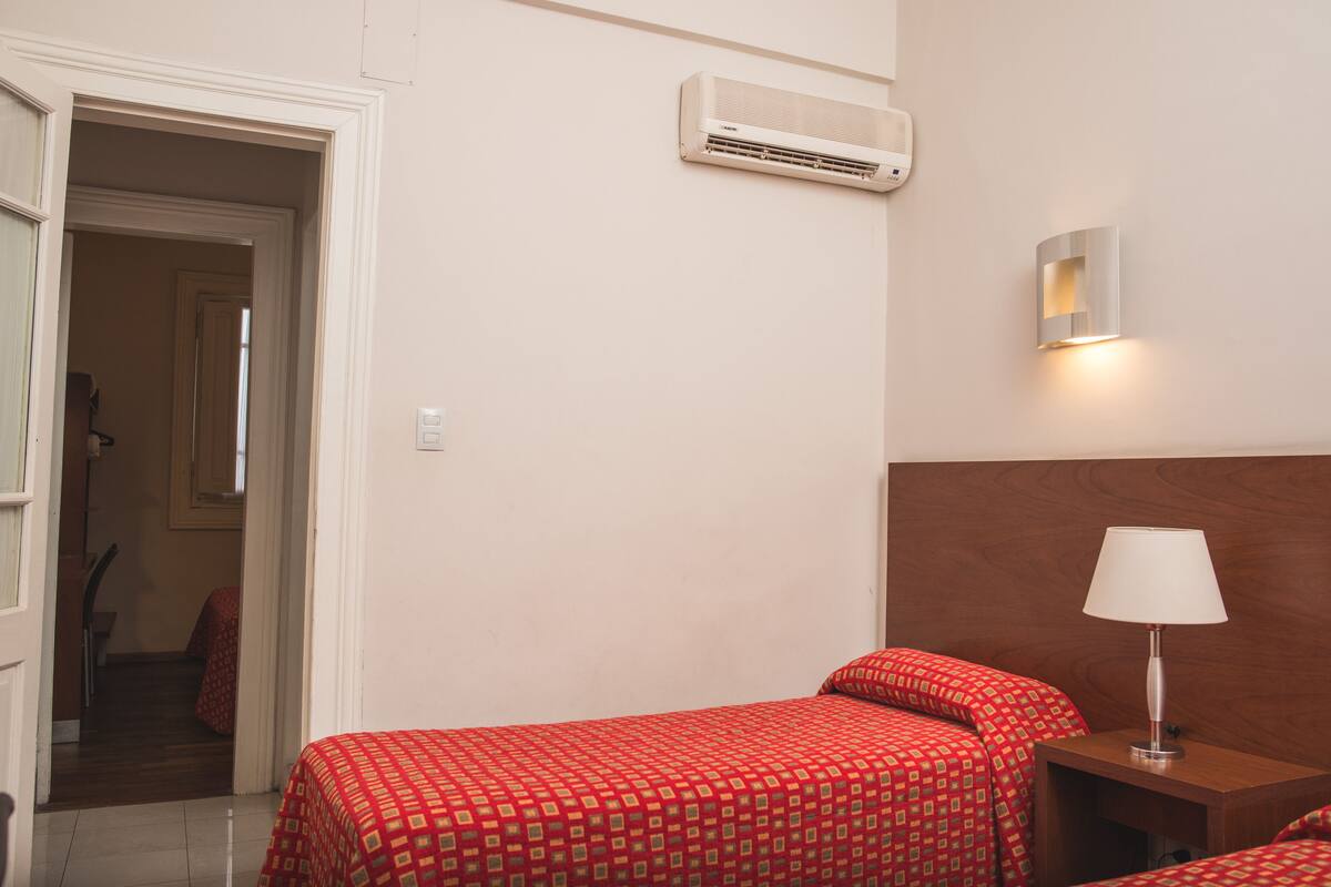 Minibar, caja fuerte, cunas gratuitas y wifi gratis