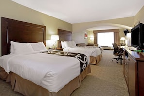 Deluxe suite, 2 queensize bedden, niet-roken (Deluxe Executive Suite) | Luxe beddengoed, pillowtop-bedden, individueel gemeubileerd, een bureau
