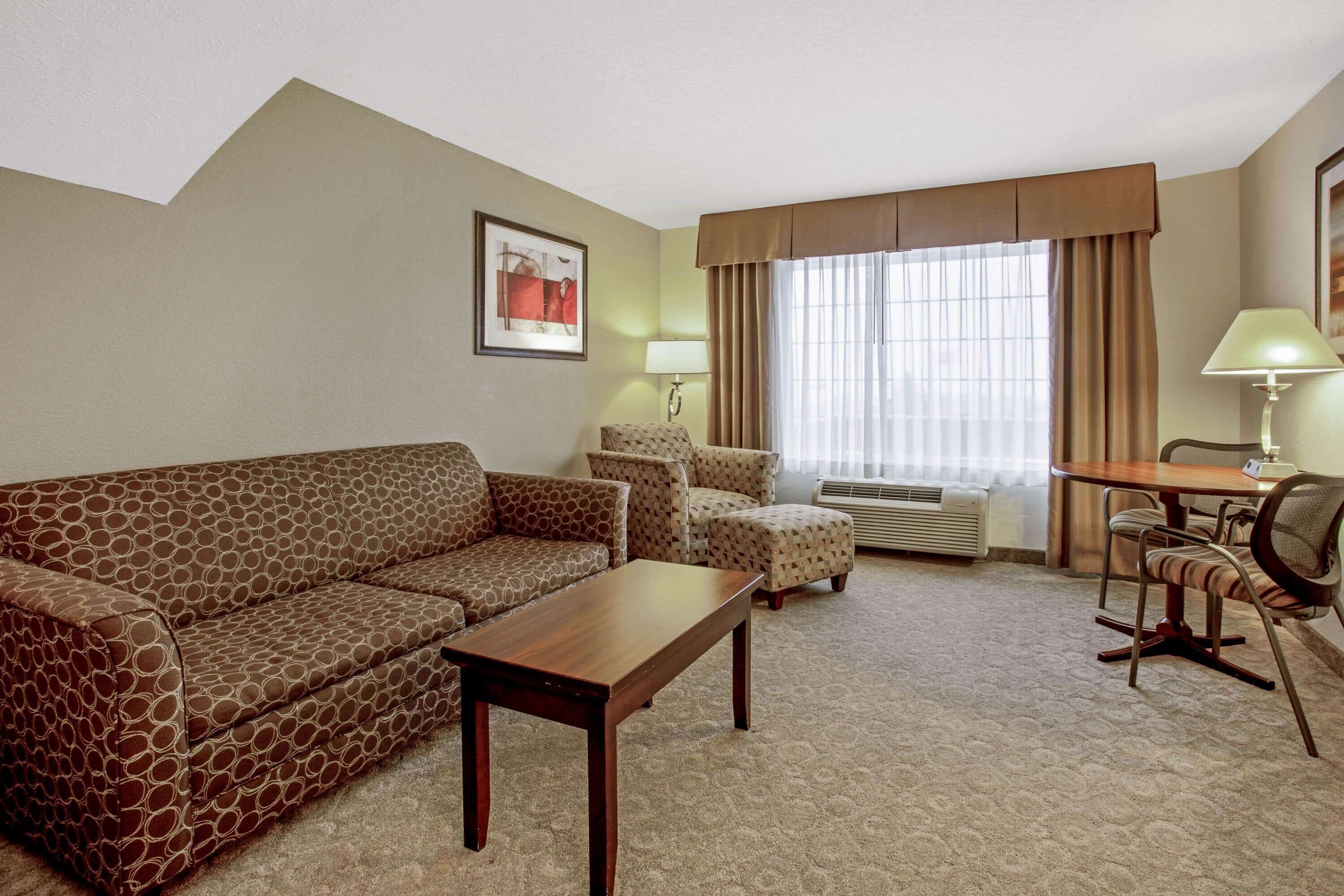 高档床上用品、加厚床垫、特色家居、办公桌