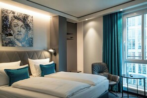 Hypo-allergenic bedding, down comforters, in-room safe, desk - Motel One Berlin-Spittelmarkt (Berlin)