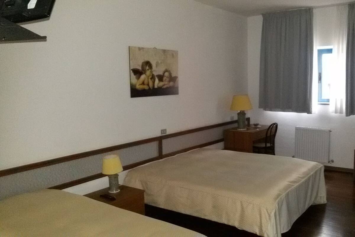 Free cots/infant beds, rollaway beds, free WiFi