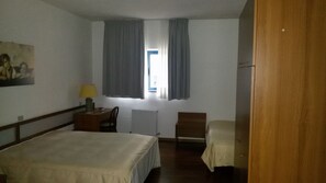 Phòng 3 | Nôi (giường cho trẻ sơ sinh) miễn phí, giường gấp/giường phụ (phụ phí)