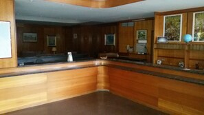 ฝ่ายต้อนรับ