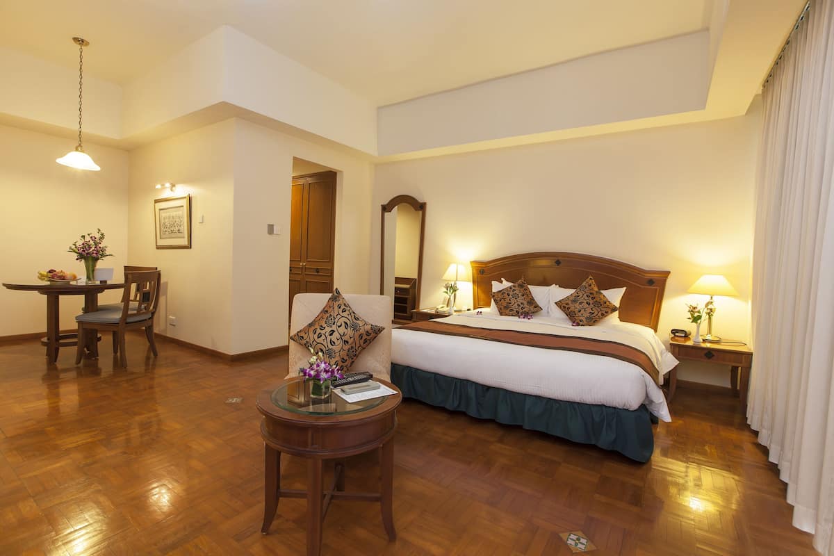 Executive Apartment, 1 Bedroom, Balcony, City View | 1 bedroom, pillow-top beds, minibar, in-room safe