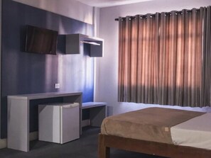 Free WiFi, bed sheets