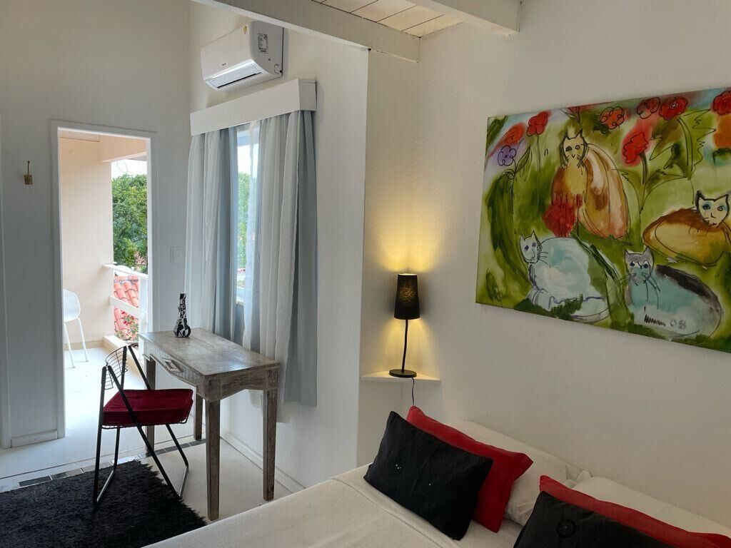 Frigobar, cofres nos quartos, cortinas blackout, Wi-Fi de cortesia