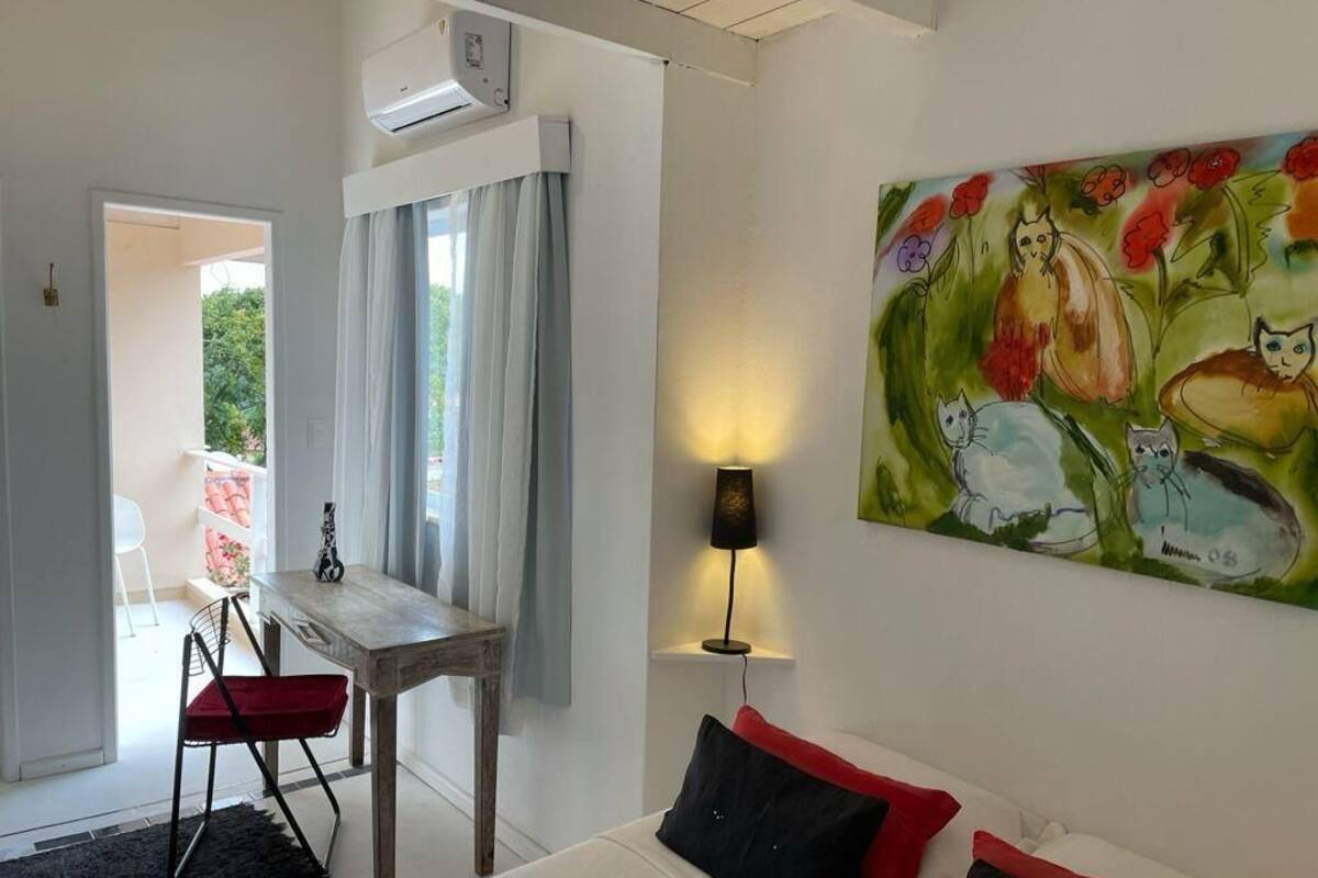 Frigobar, cofres nos quartos, cortinas blackout, Wi-Fi de cortesia