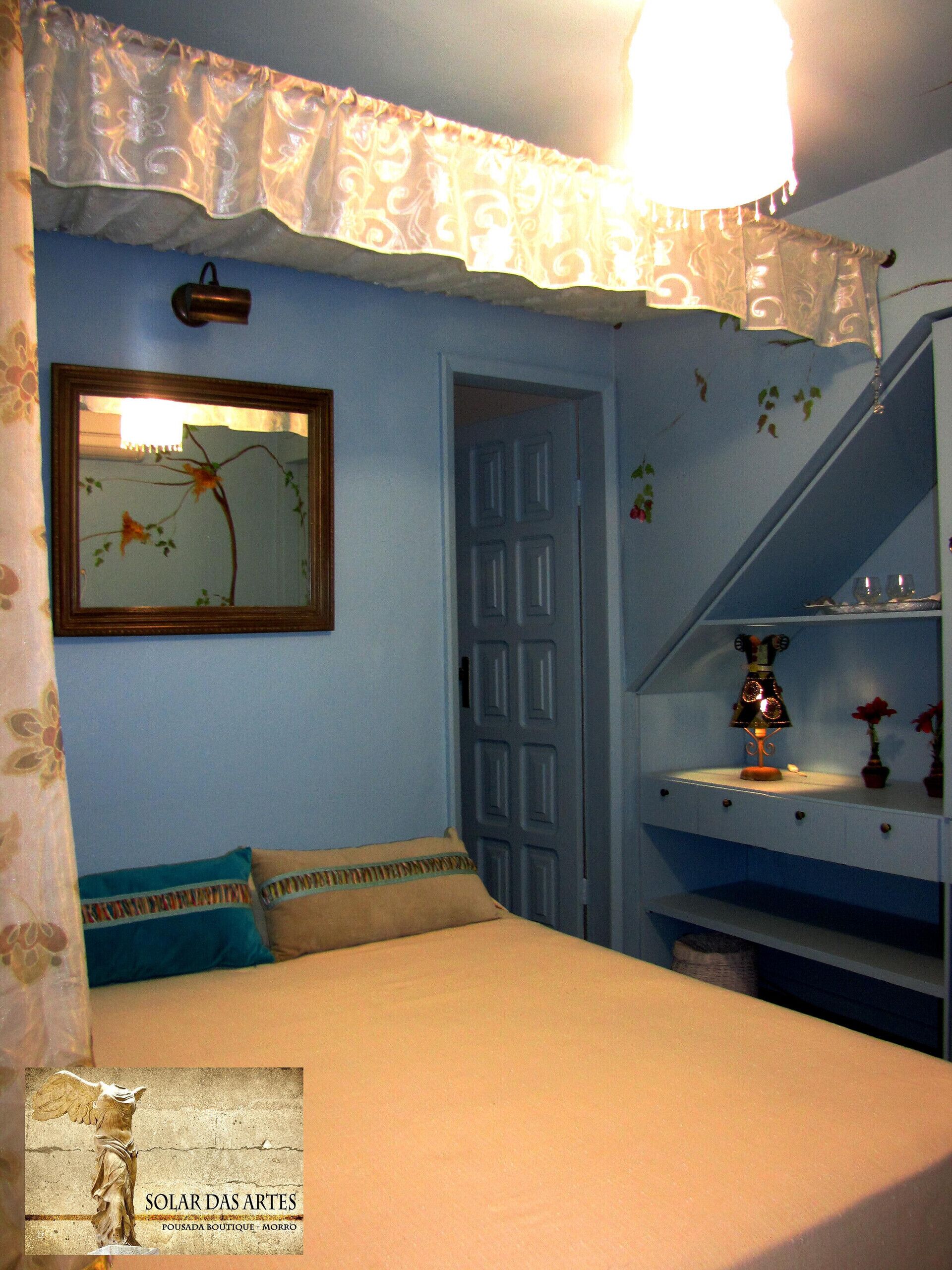 Frigobar, cofres nos quartos, cortinas blackout, Wi-Fi de cortesia