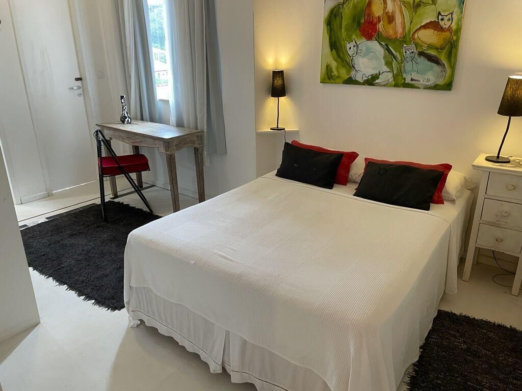 Minibar, in-room safe, blackout curtains, free WiFi