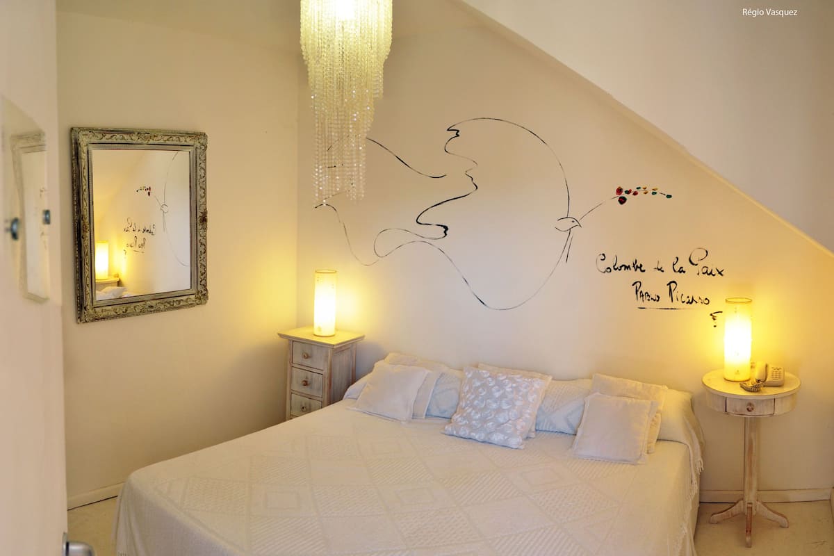 Minibar, in-room safe, blackout curtains, free WiFi