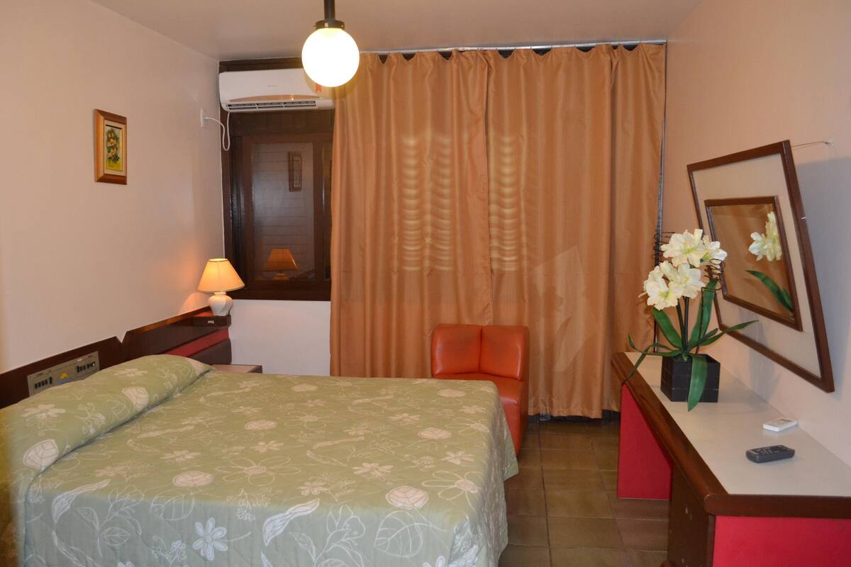 Minibar, caja de seguridad en la habitación y insonorización 