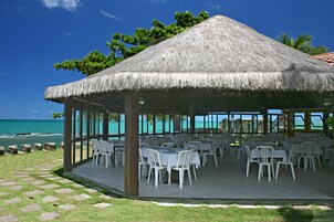 2 间餐厅，供应早餐、午餐和晚餐，国际美食