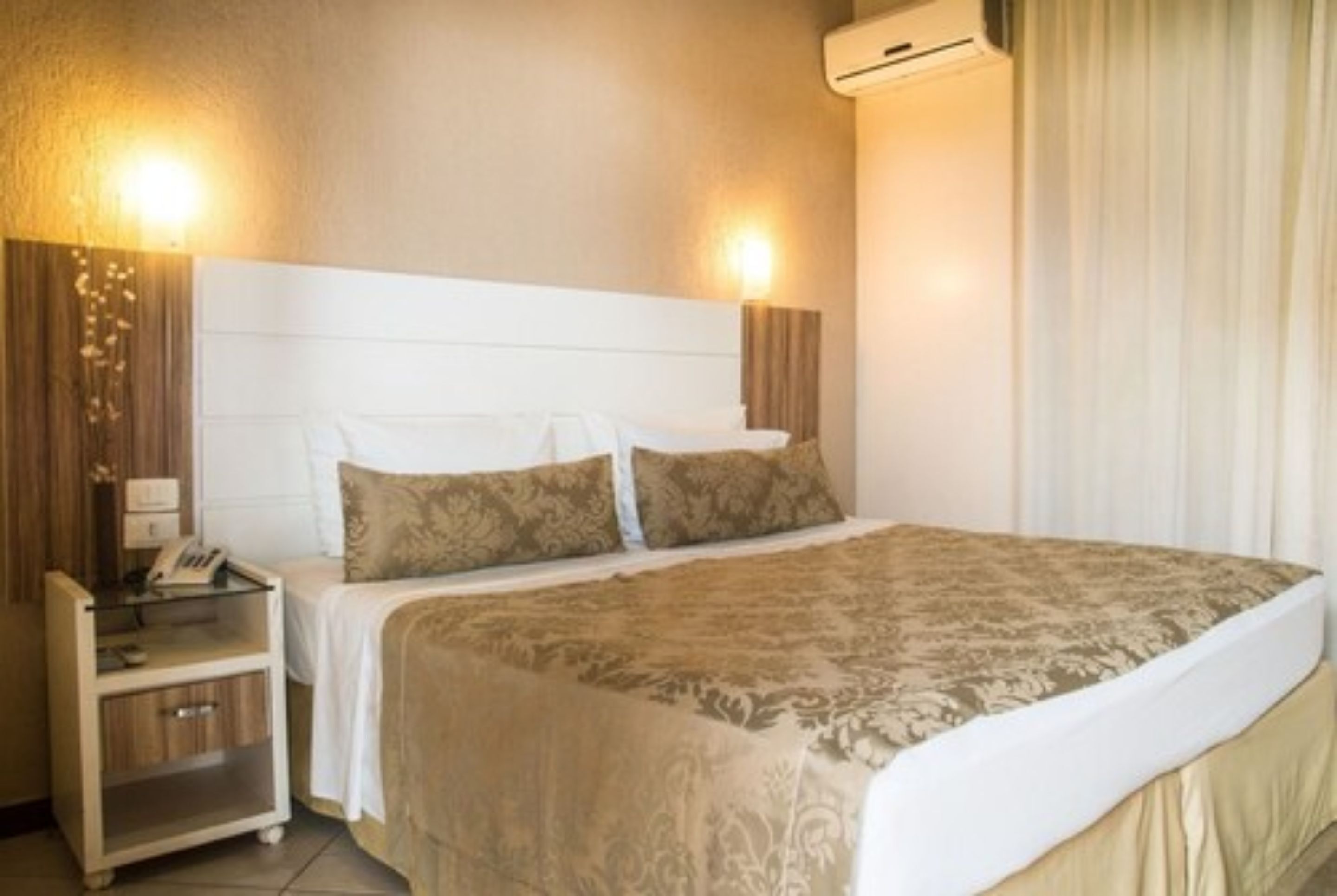 Quarto standard | Frigobar, cofres nos quartos, escrivaninha, cortinas blackout