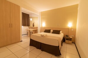 Standard Master | Minibar, individually decorated, desk, laptop workspace - Hotel Meridional (Fortaleza)