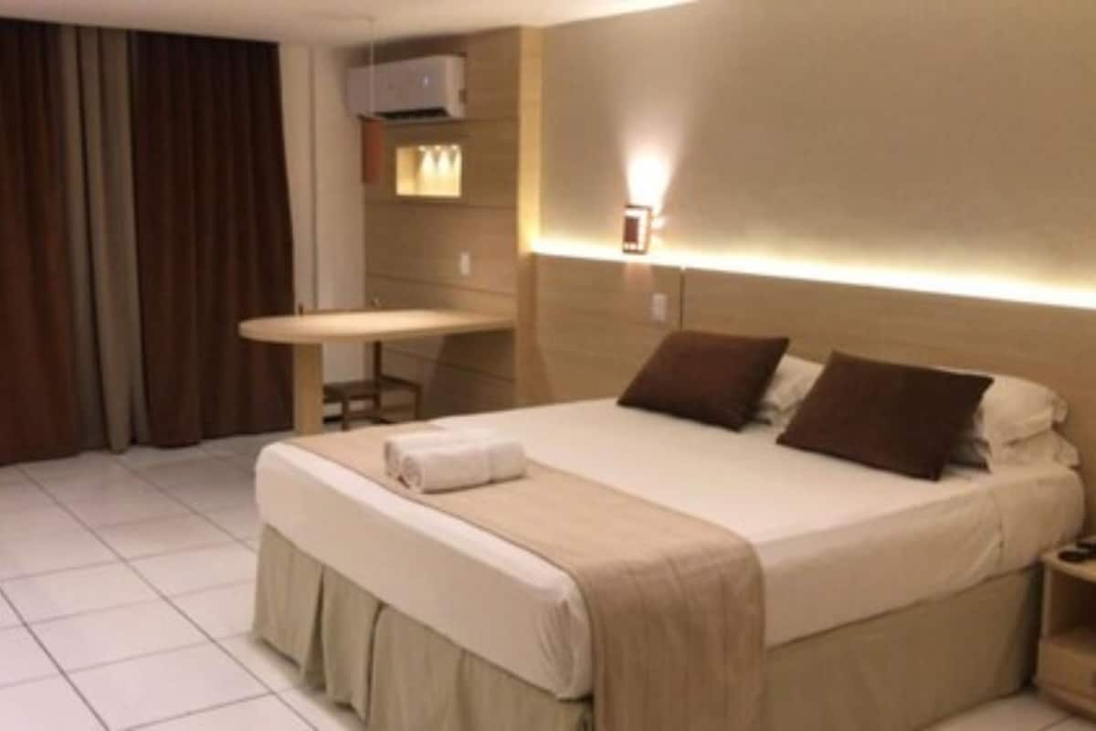 Deluxe-Zimmer | Minibar, individuell dekoriert, Schreibtisch