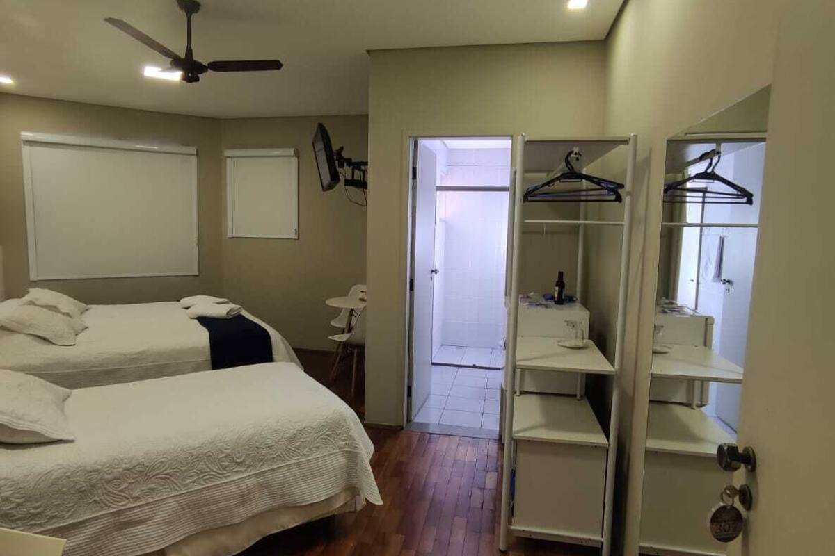 Business Room | 1 bedroom, minibar, desk, laptop workspace