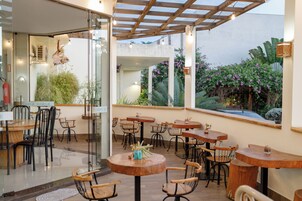 SUÍTE CAFÉ TOPÁZIO | Banheiro | Produtos de toalete grátis, toalhas de banho