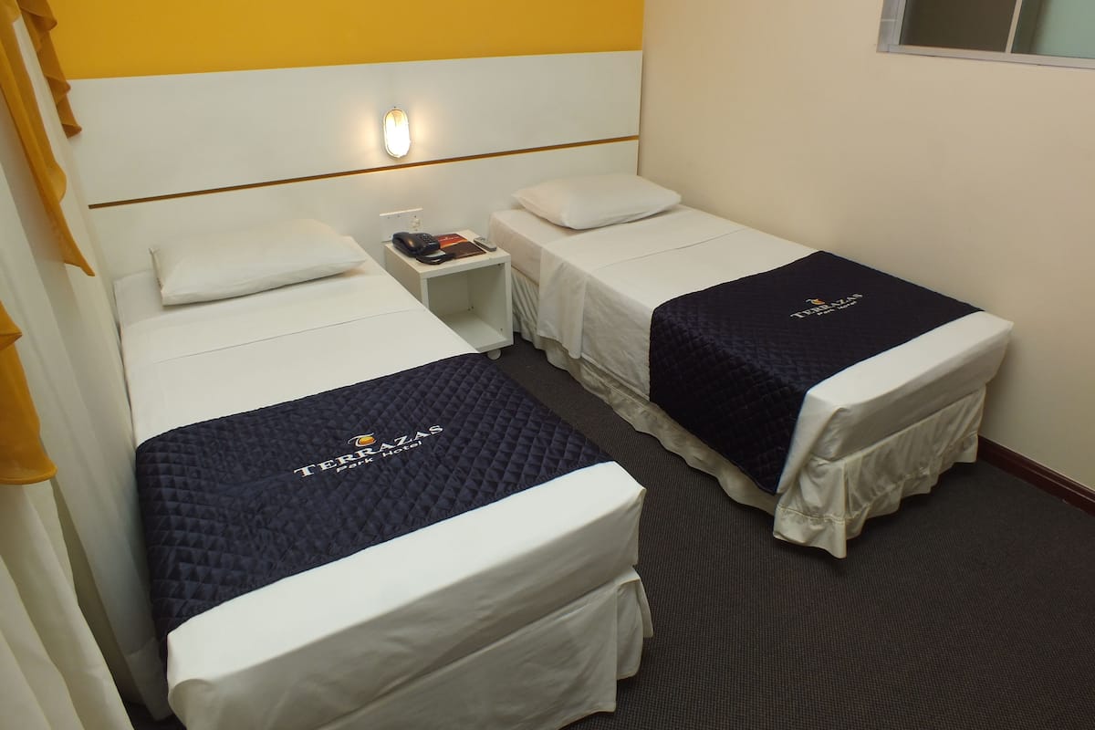 Economy-Zimmer, 2 Einzelbetten | Minibar, Schreibtisch, Verdunkelungsvorhänge, kostenloses WLAN