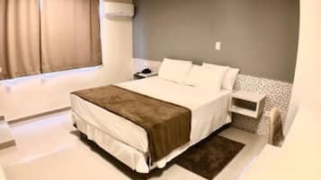 Premium Studio Suite | Minibar, desk, blackout drapes, free WiFi