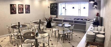 Petit déjeuner compris